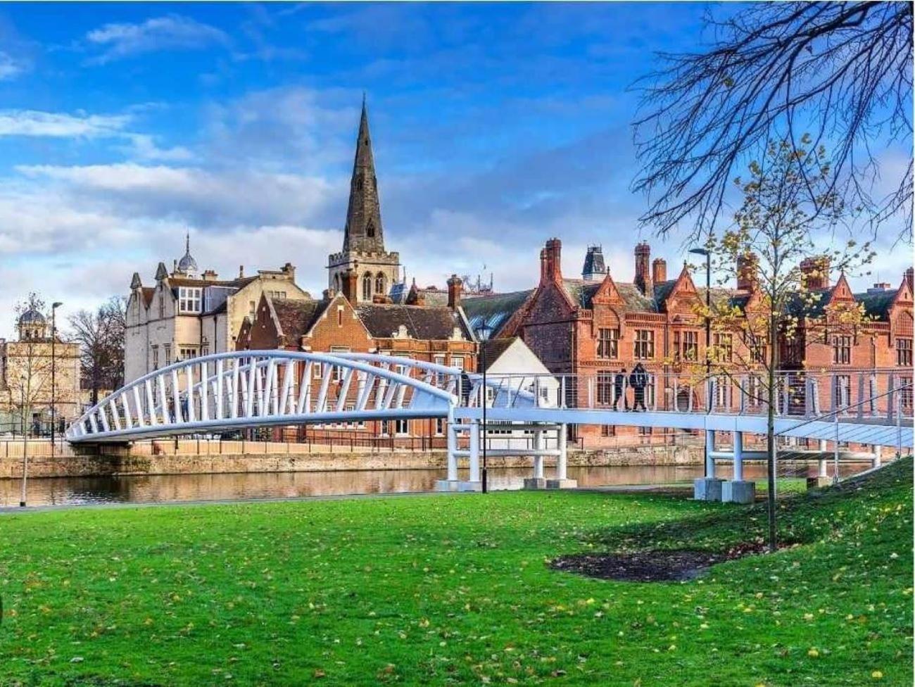 Luxury Town Centre Near River & Free Parking Apartment Bedford