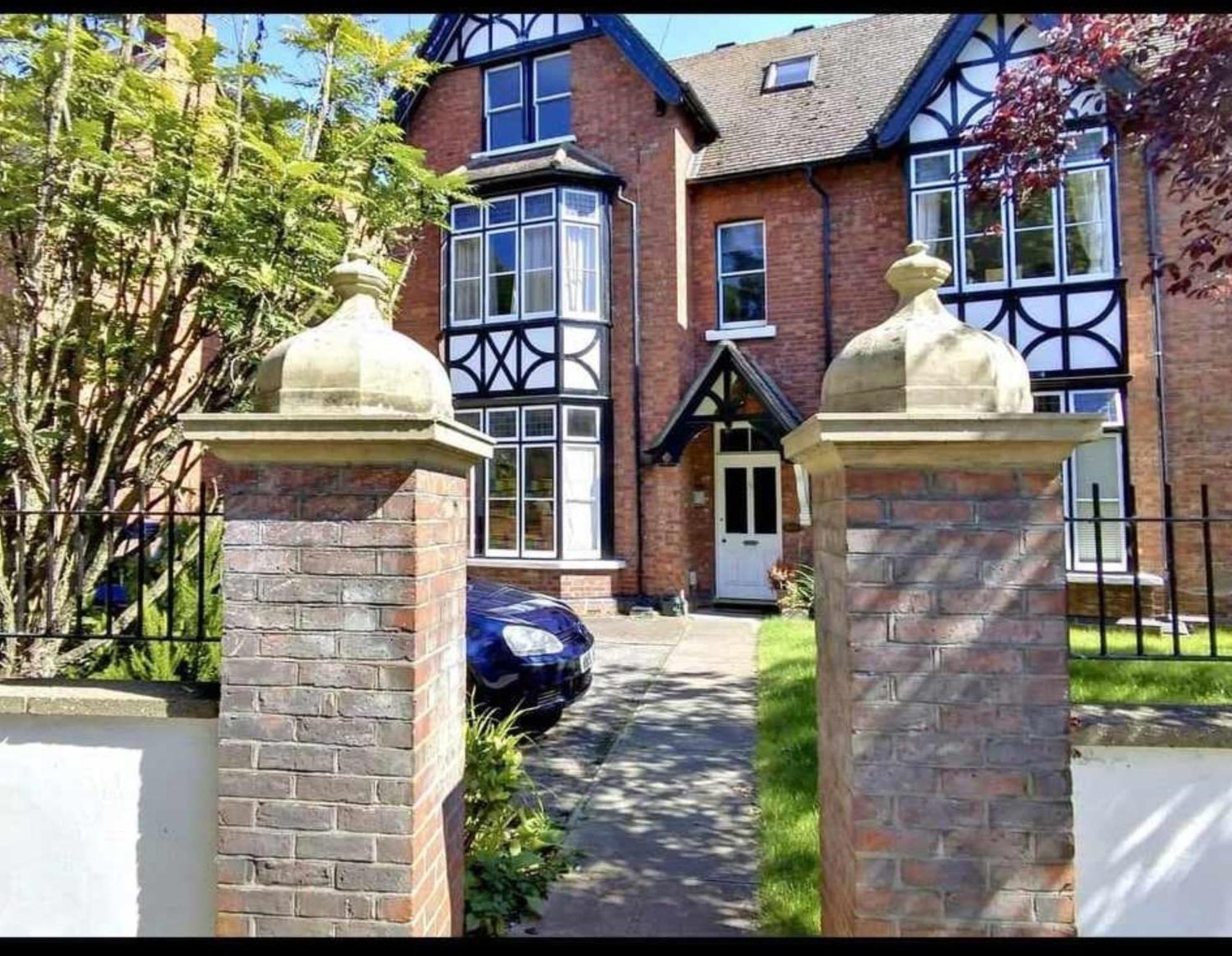 Luxury Town Centre Near River & Free Parking Apartment *